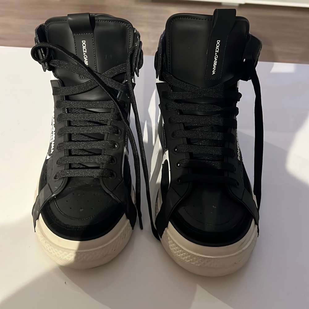 High Top sneakers